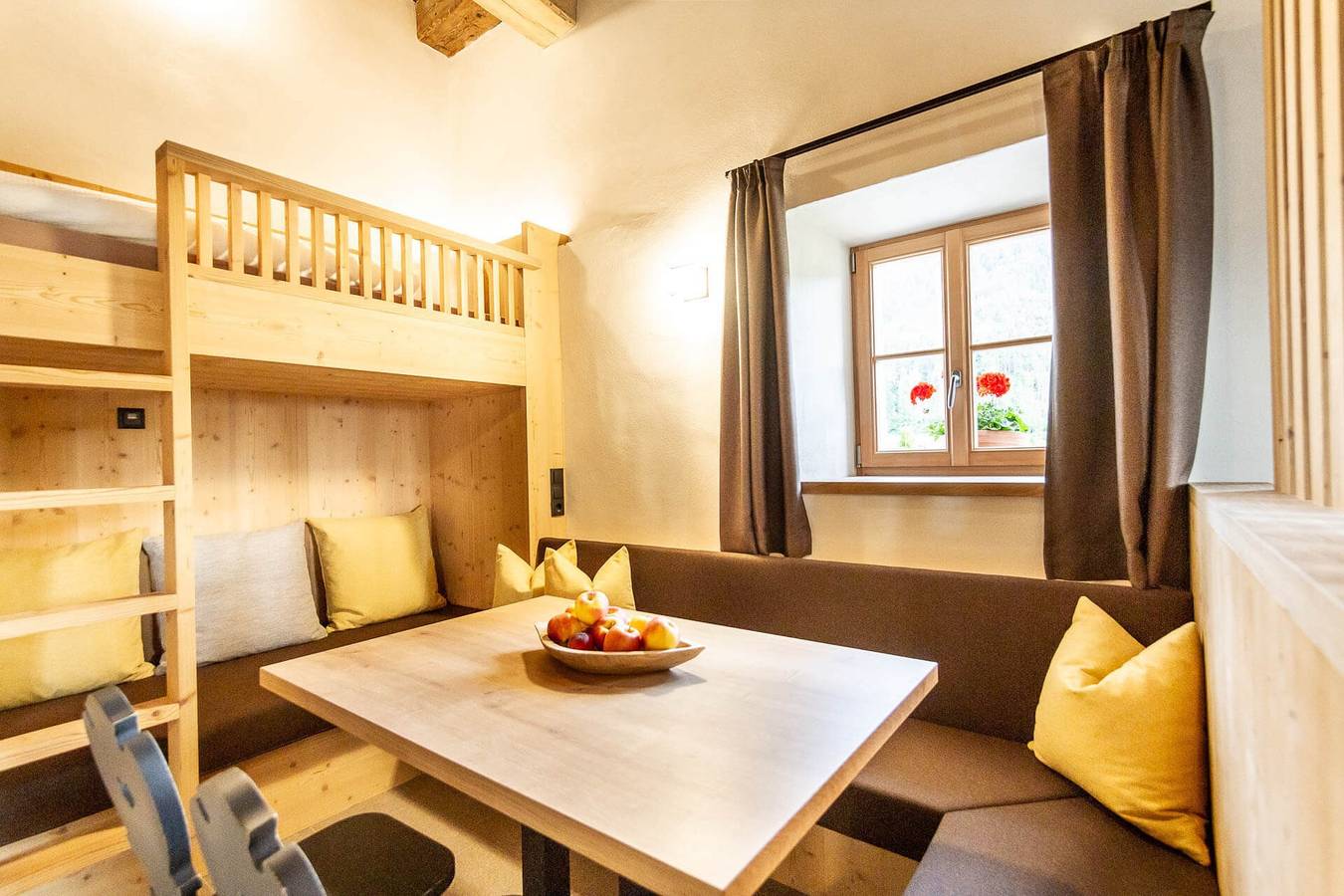 Ganze Wohnung, Ferienwohnung "Daimlhof Ferienwohnung Schlernstein" mit Bergblick, Garten, Balkon und Wlan in Ums, Völs am Schlern