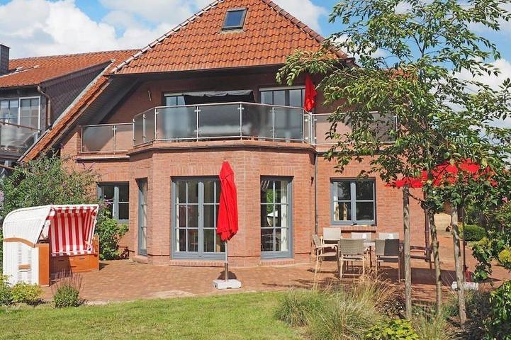 Ferienhaus für 11 Personen, mit Balkon und Sauna sowie Garten am Schweriner See
