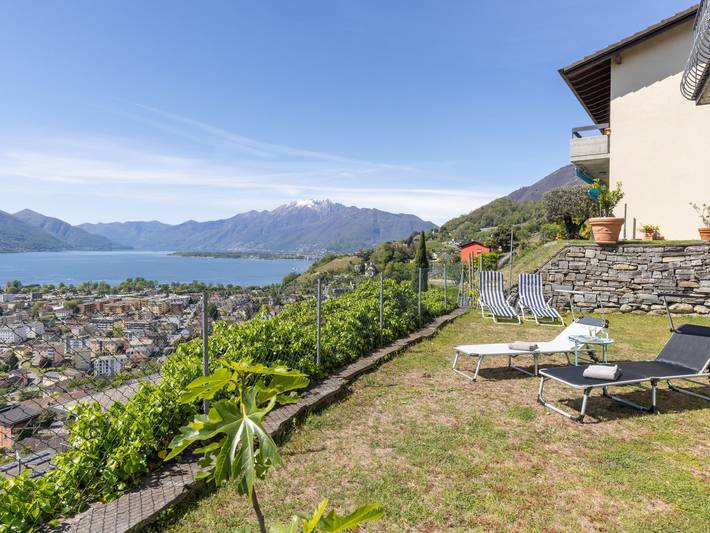 Ferienhaus für 4 Personen, mit Ausblick und Garten sowie Seeblick und Balkon in der Schweiz - 3