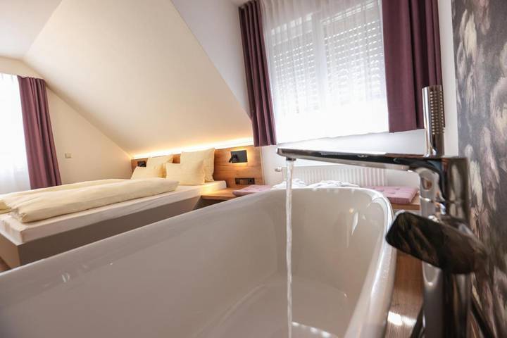 Hôtel pour 2 personnes, avec sauna ainsi que jacuzzi et terrasse, adapté aux familles à Biberach - 2