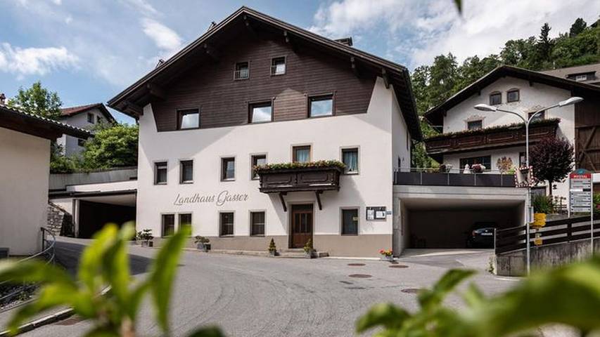 Ferienwohnung für 5 Personen, mit Balkon und Sauna in Wenns