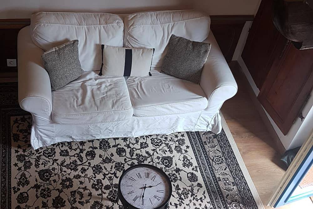 Entire apartment, Manoir de Barbotin, La Suite Verte in Ploërmel, Vannes region