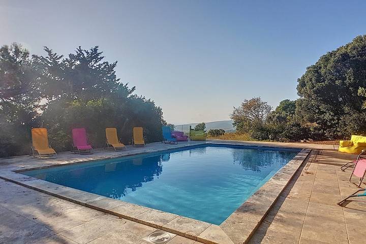 Ferienhaus für 15 Personen, mit Pool und Garten sowie Terrasse - 1