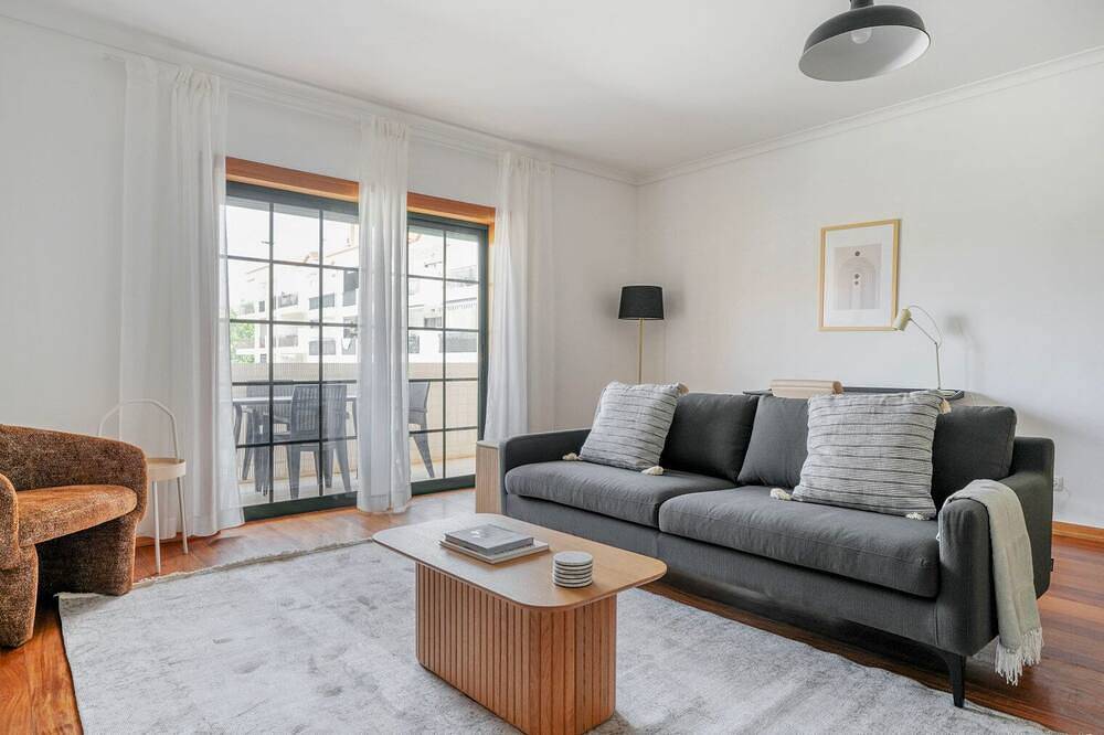Ganze Wohnung, Blueground | Carcavelos, furniture & full kitchen in Carcavelos e Parede, Costa de Lisboa