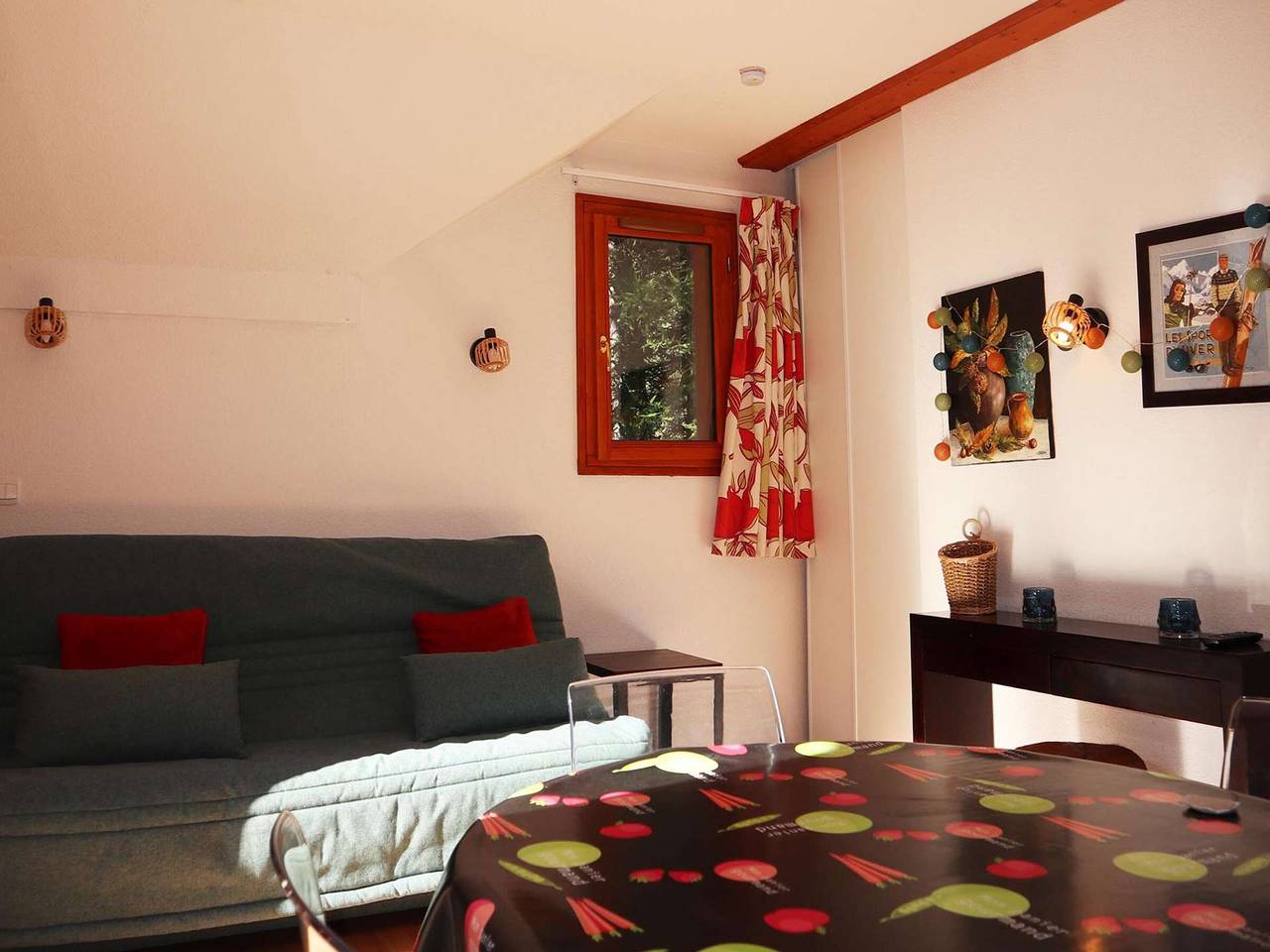 Entire apartment, Luxurious Ski-In/Ski-Out Apartment with Pool, Sauna, Hamam & Balcony View - Sleeps 4 in Les Orres, Écrins National Park