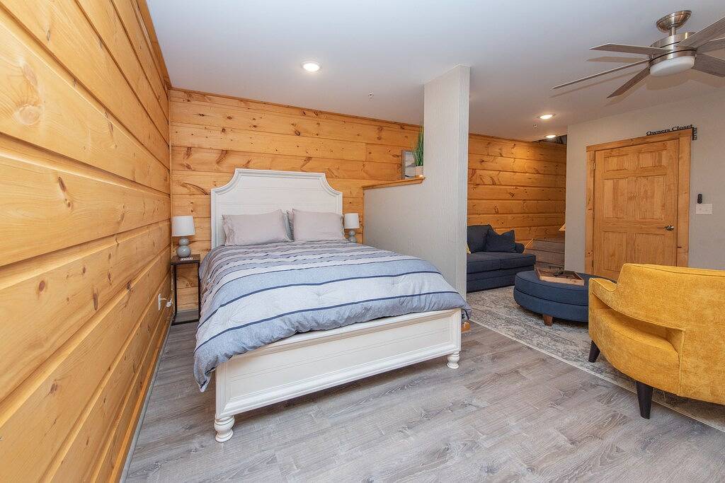 Cozy Cabin w/ Arcade, Deck & Fire Pit in McHenry, Deep Creek Lake