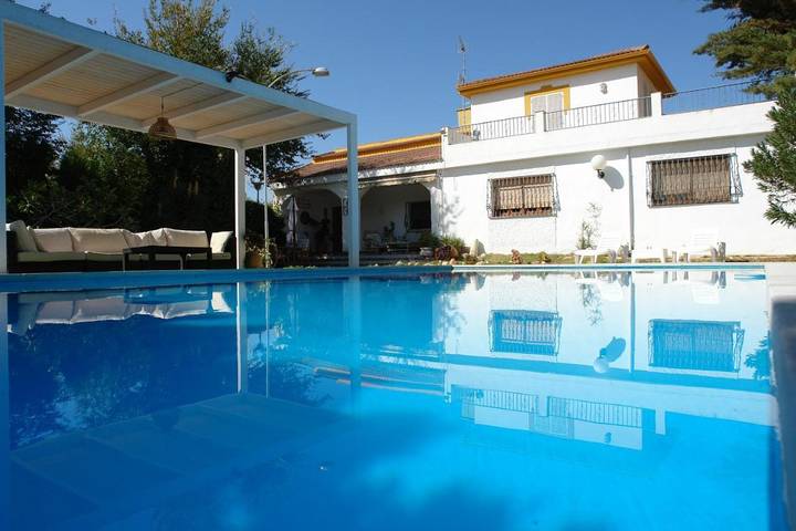Casa de vacaciones para 8 personas, con vistas además de jardín y piscina en Comarca Metropolitana de Jaén - 2