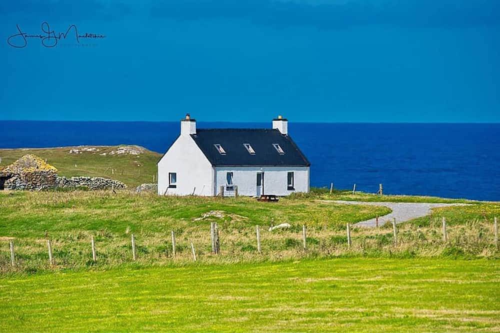 Gemütliches Hebridean Cottage mit Blick auf den Atlantik an der Westküste von North Uist in Nord Uist, Äußere Hebriden