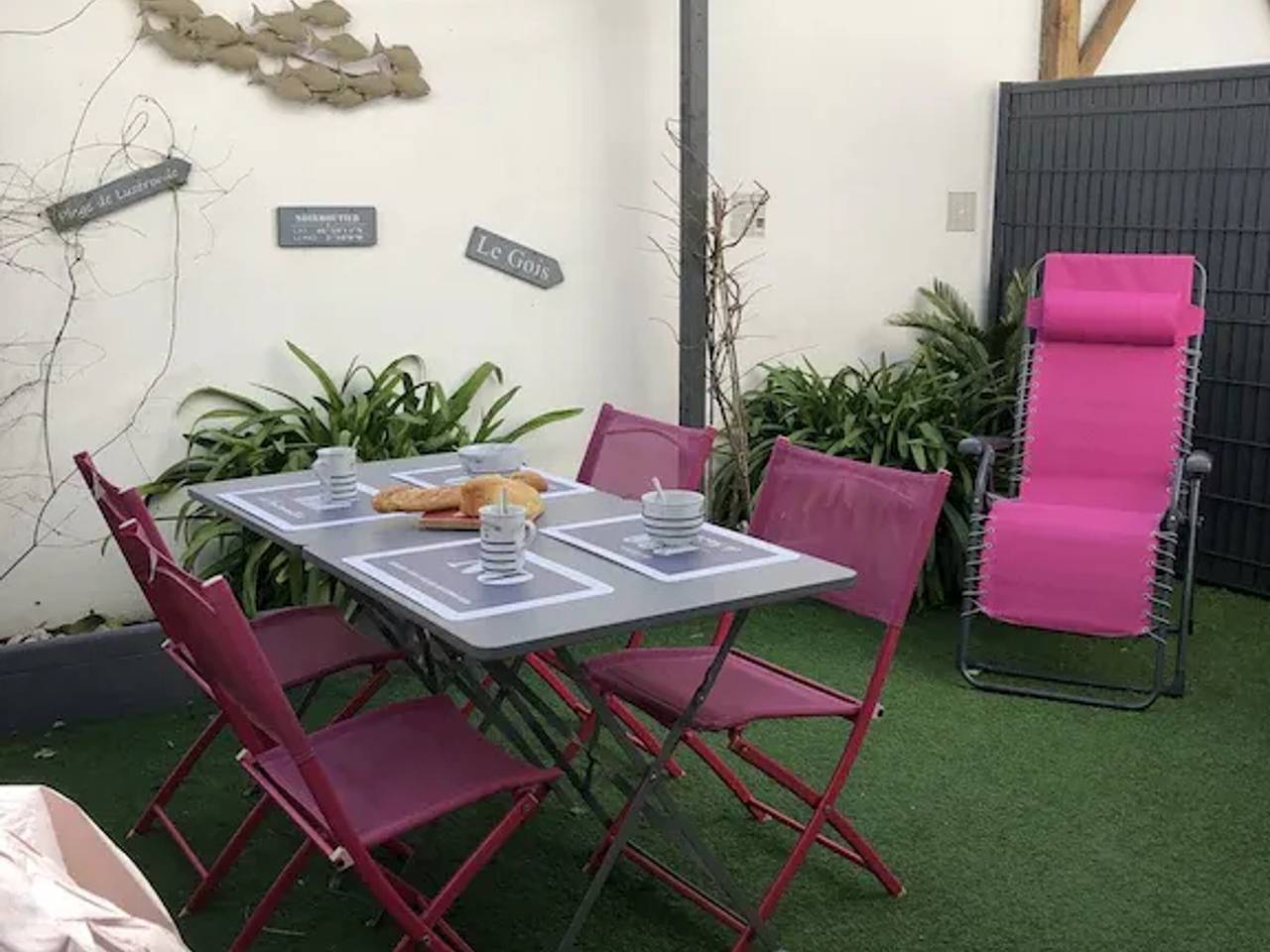Entire apartment, Cozy Studio Near Lutins Beach – Private Terrace, Parking & Pet-Friendly in L'Herbaudière, Noirmoutier-en-l'Île