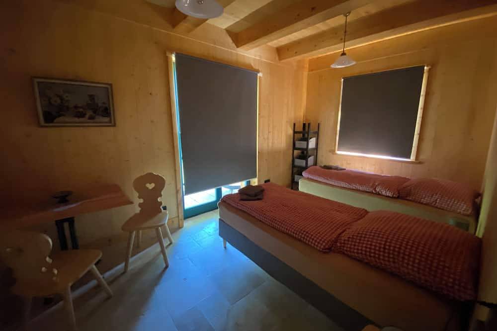 Kastanienhaus am See bei der Louvine für 12 Gäste mit Außensauna und -Whirlpool in Oberuckersee, Uckermark