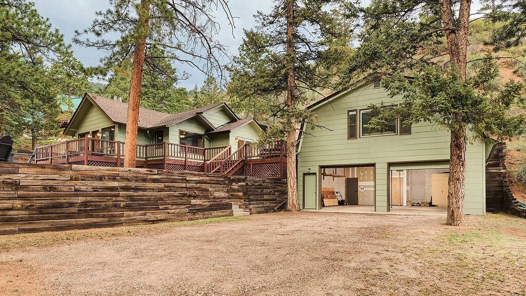 Hot tub ☆ Fire-pit ☆ Walk to Waterfalls in Green Mountain Falls, Teller County