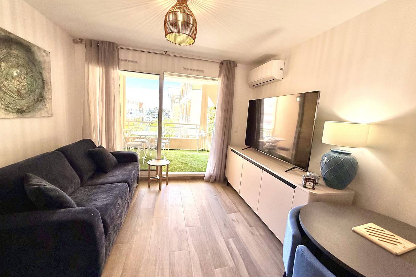 Apartamento vacacional entero, Golfe Juan - 4 People - Swimming Pool - Wifi in Golfe-Juan, Vallauris