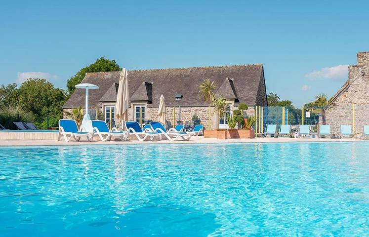 Location de vacances pour 10 personnes, avec bassin pour enfant et piscine ainsi que jacuzzi et terrasse à Taden - 2
