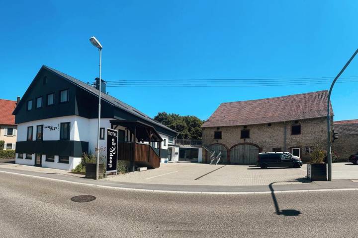 Hotel, mit Terrasse