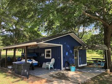 Vacation House for 20 Guests in Lake Martin, Tallapoosa County, Picture 1