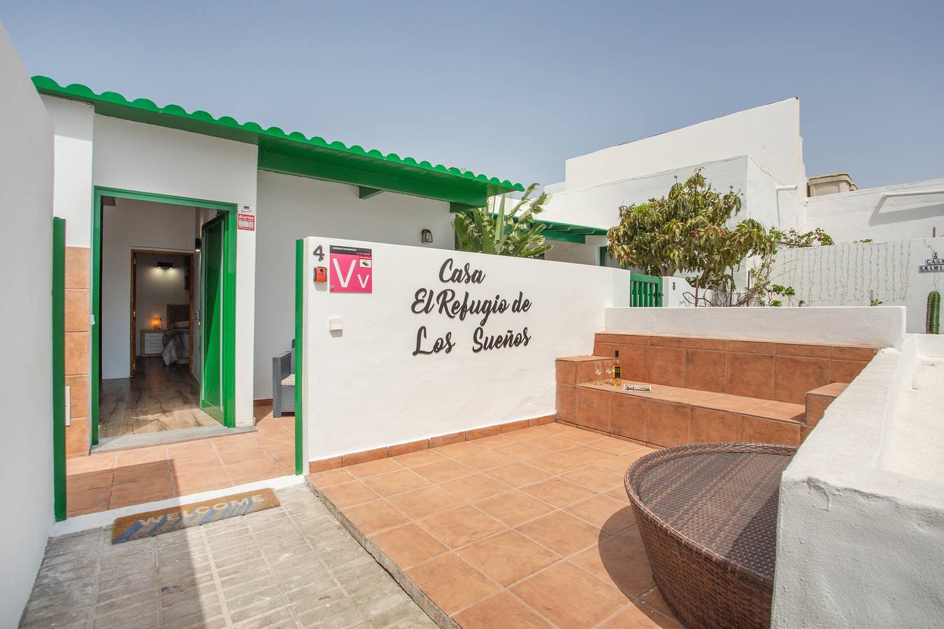Vacation Apartment 'El Refugio De Los Sueños' with Mountain Views, Terrace and Wi-Fi in Uga, Yaiza