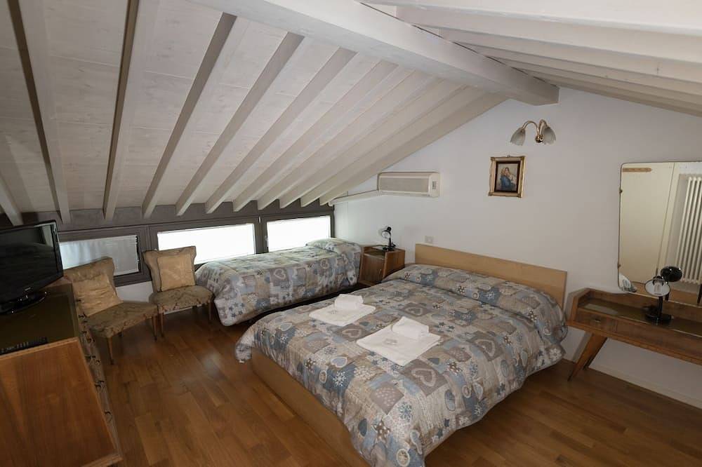 Auf 50 Meter vom See entfernt, in der Nähe zu allen Aktivitäten, Geschäfte, das historische Zentrum. in Lovere, Iseosee