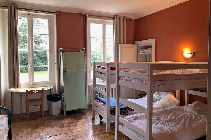 Location de vacances pour 80 personnes, avec jardin à Bécon-les-Granits - 2
