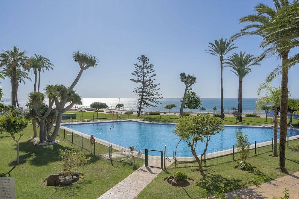 Entire apartment, Studio in 1 line beach Carihuela Castill Santa Clara Wifi Swimming pool elevator in La Carihuela, Torremolinos