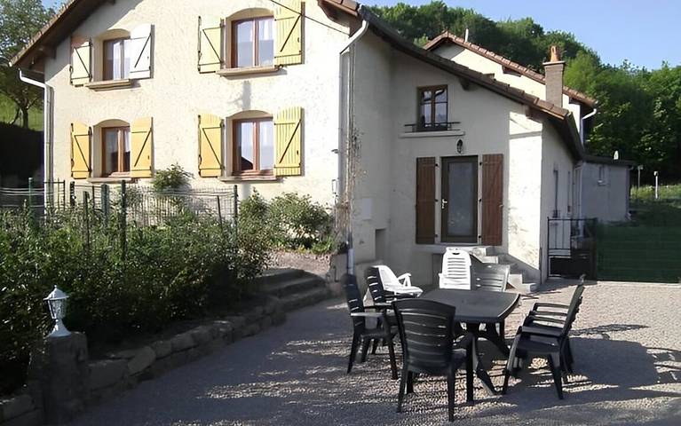 Gîte pour 6 personnes, avec terrasse et jardin, animaux acceptés