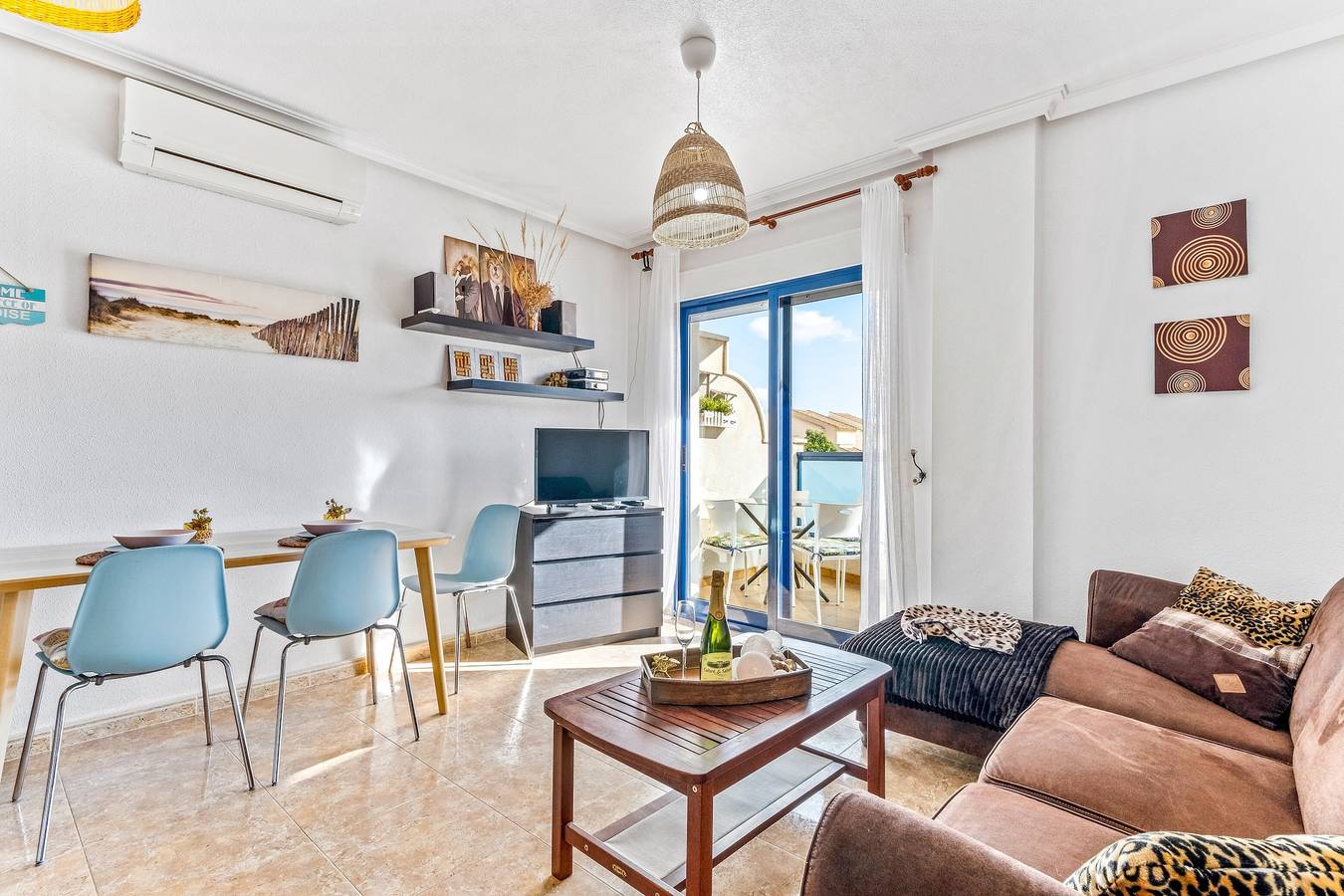 Apartamento entero, Apartamento 'Mandarín Playamarina 2' con piscina compartida, Wi-Fi y aire acondicionado in Orihuela, Costa Blanca