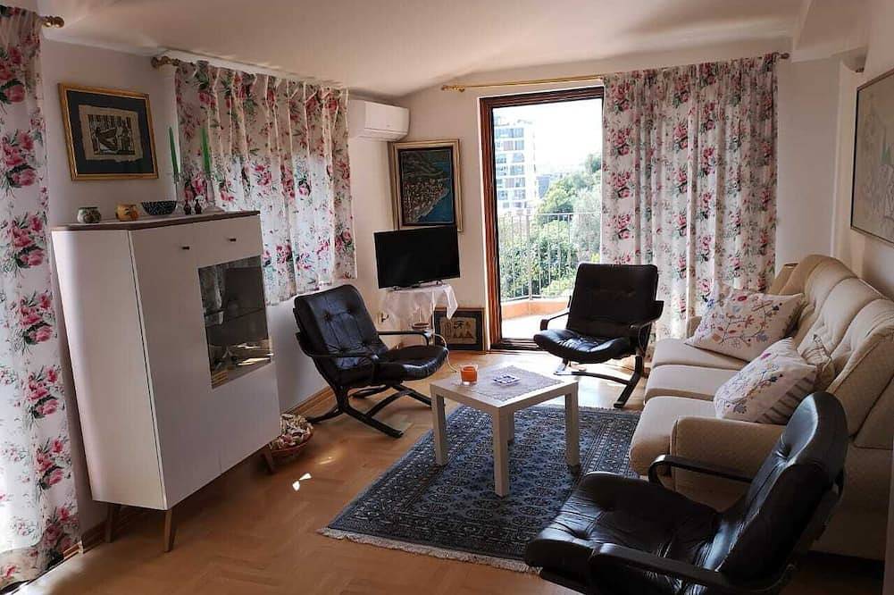 Entire apartment, Holiday 1Br Apartment with Sea View in Budva in Budva, Opština Budva