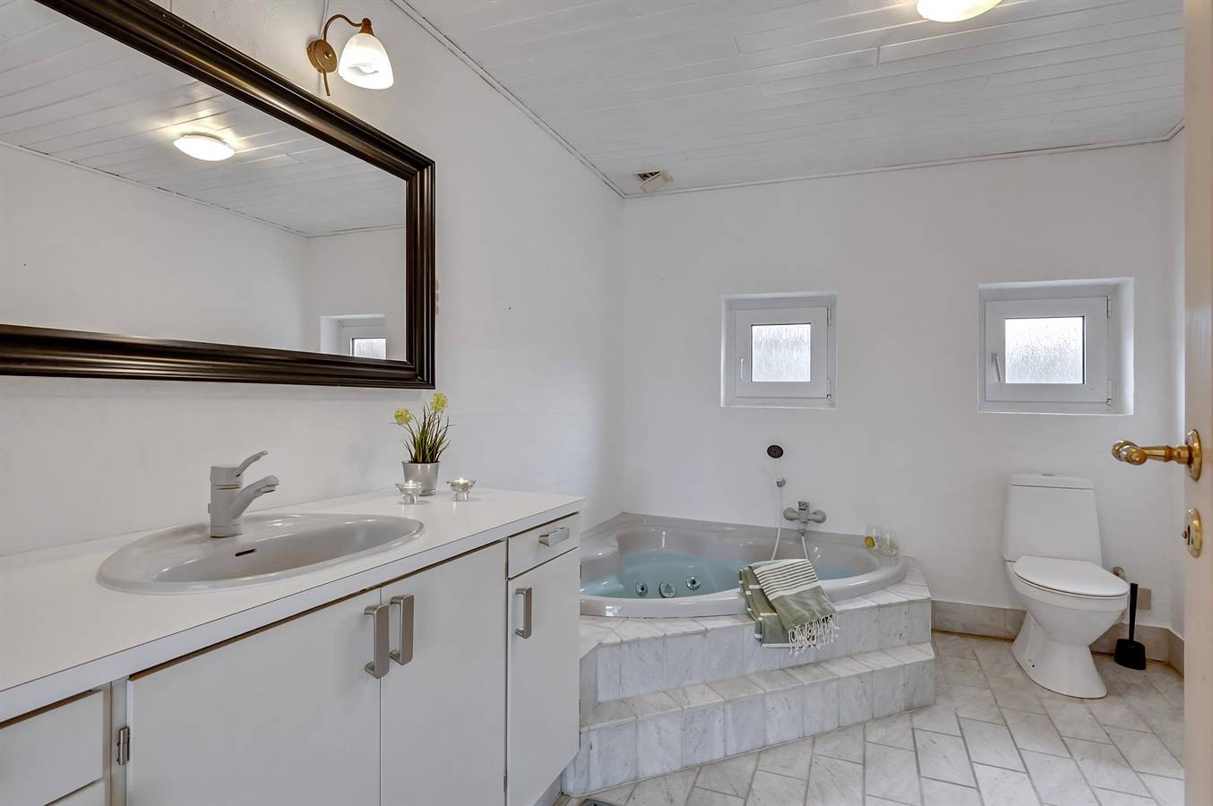 5 bedroom pet friendly home in Hvide Sande in Årgab, Holmsland Klit