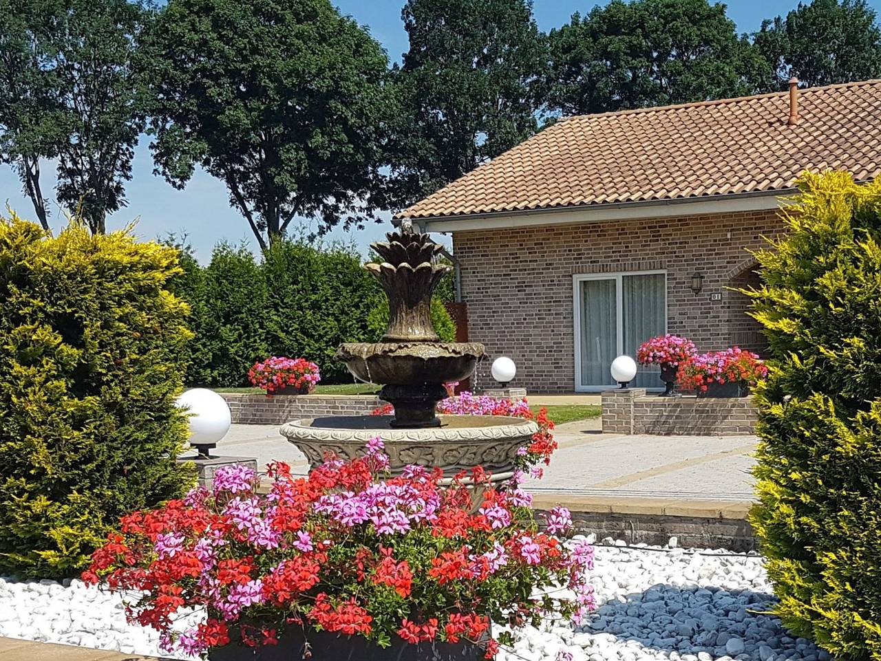 Hotel Garni Am Lindenhof, 24103 - Appartement Am Lindenhof. in Bunde, Ostfriesland