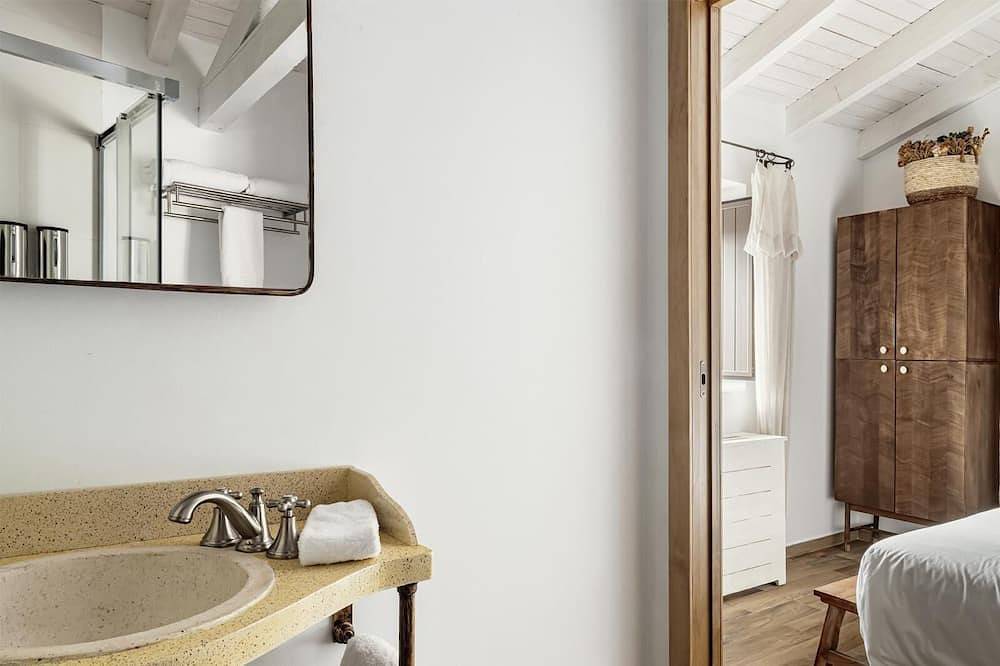 Ganze Wohnung, Brand new historic villa with swimming pool.14 people in Guadalupe, Cáceres und Umgebung