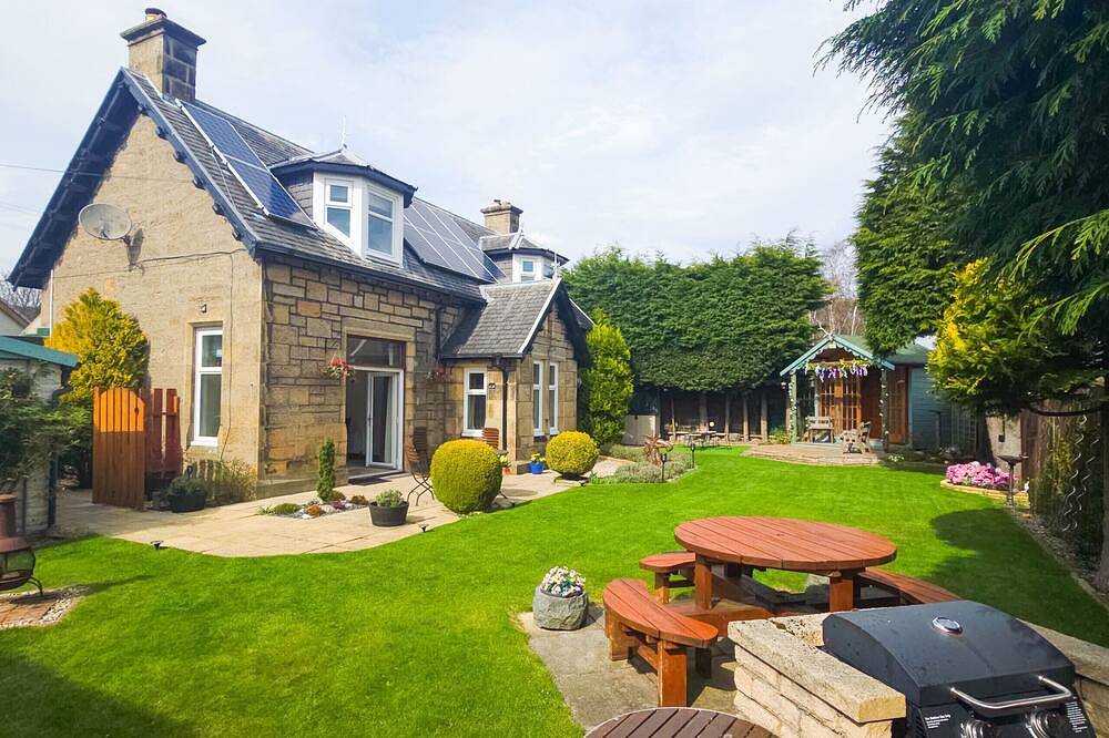 Birchview- central Aviemore accommodation with garden. in Aviemore, Highlands