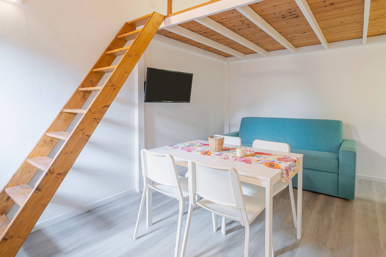 Apartamento entero, Apartamento 'La Glicine' con terraza privada, Wi-Fi y aire acondicionado in Siracusa, Provincia de Siracusa