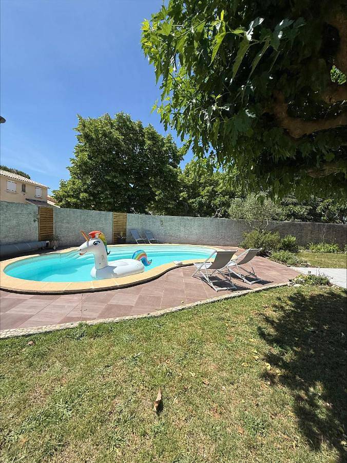Location de vacances pour 10 personnes, avec jacuzzi ainsi que jardin et piscine à Lavérune - 4