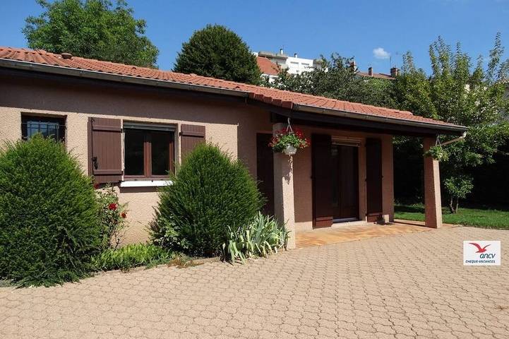 Location de vacances pour 4 personnes, avec terrasse et jardin dans Saint-Étienne