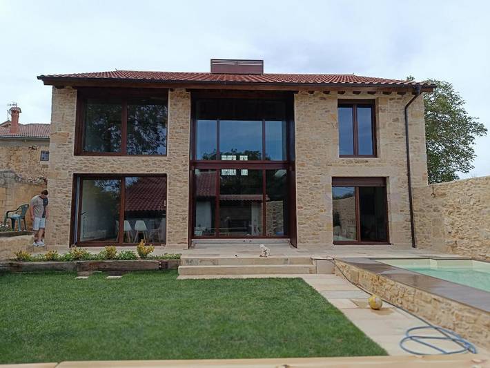 Casa de vacaciones para 17 personas, con jardín además de vistas y piscina - 1