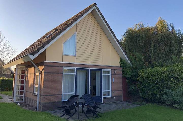 Vakantiehuis voor 5 personen, with zwembad and terras as well as tuin in Medemblik