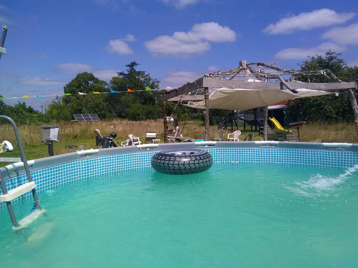 Tentes Bohèmes dans un écolieu avec piscine hors-sol in Péault, Région de La Roche-sur-Yon