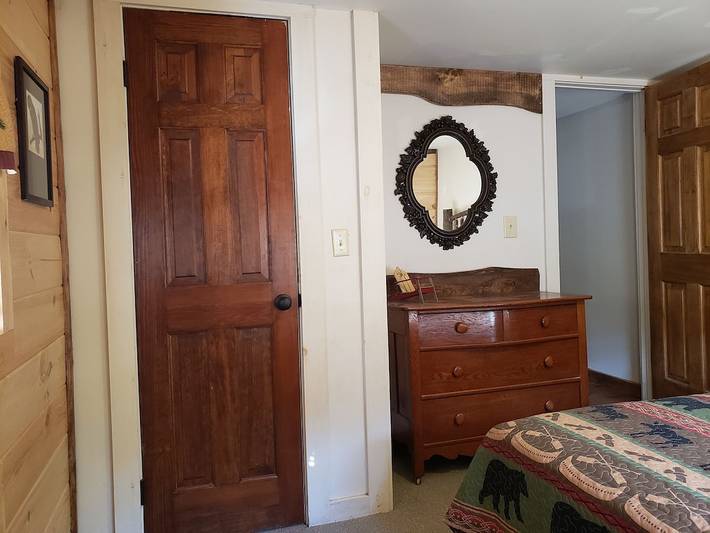 Vacation rental for 8 people, with yard and terrace in Adirondack Mountains