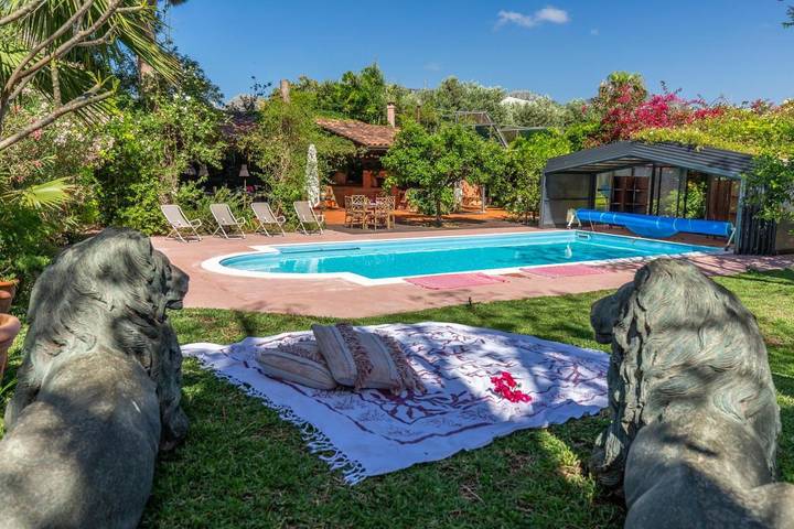 Villa con piscina per 10 persone, con panorama e giardino nonché piscina a Palermo