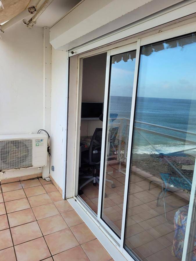 Gîte pour 2 personnes, avec vue ainsi que piscine et jardin à Gourbeyre - 3