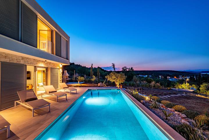 Villa pour 8 personnes, avec Balcon et Balcon/Terrasse ainsi que Terrasse et Piscine à Sali