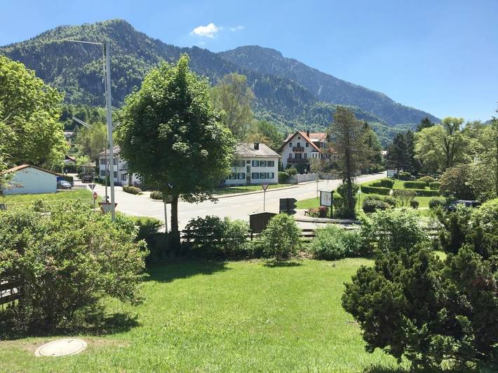 Hostel, mit Balkon und Terrasse sowie Garten und Ausblick in Kochel am See - 4
