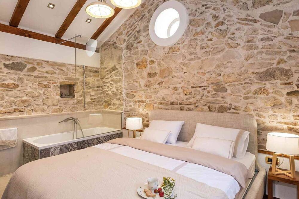 Luxury Villa Finessa Skradin 2 with heated pool, jacuzzi and sauna in Skradin, Šibenik-Knin