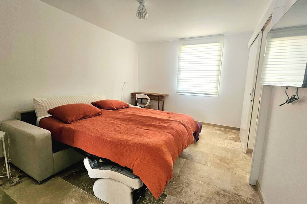 Apartamento entero, L'Oléastre Apartment 80 M2 2 bedrooms with private bathroom 28 m2 each in Pélissanne, Region de Aix-en-Provence