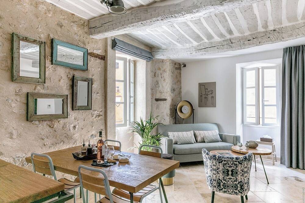 Apartamento entero, Cosy-Apartamento-De Lujo-Baño con ducha-Vista a la Calle in Valbonne, Region de Cannes