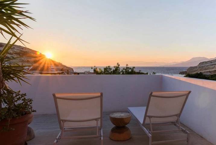 Chambre d’hôte pour 3 personnes, avec Balcon ainsi que Terrasse et Vue dans Matala