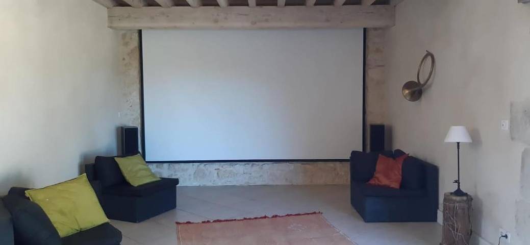 Location de vacances pour 8 personnes, avec terrasse ainsi que vue et piscine à Miradoux - 3