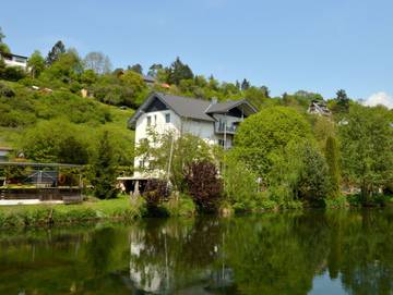 Ferienwohnung für 2 Personen, mit Garten und Balkon sowie Seeblick, kinderfreundlich in Waldeck