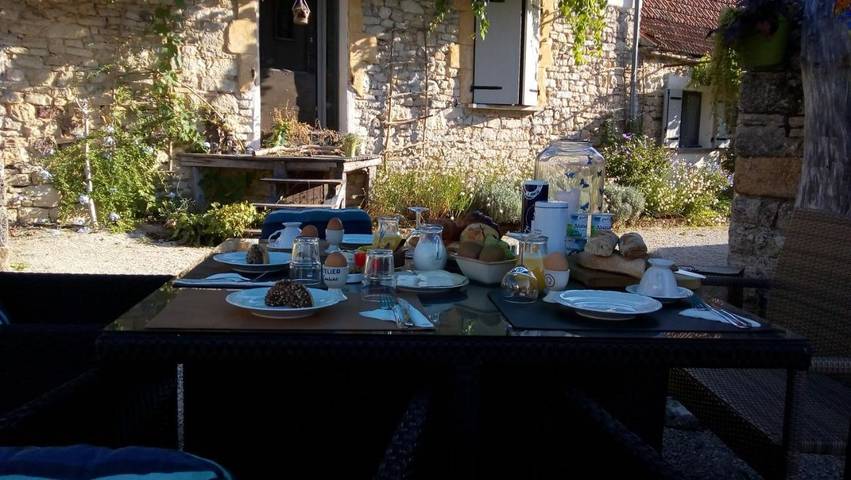 Location de vacances pour 5 personnes, avec terrasse et piscine ainsi que jardin et vue, animaux acceptés à Montcléra - 3