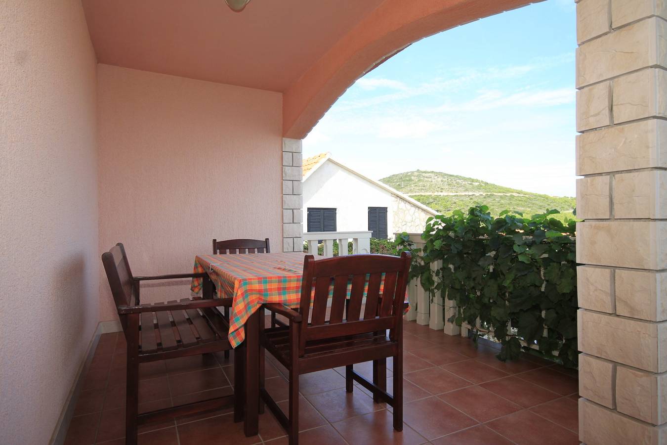Ganze Wohnung, 1-Zimmer-Ferienwohnung mit Terrasse und Meerblick Rukavac, Vis A-8839-a in Rukavac, Split-Dalmatien
