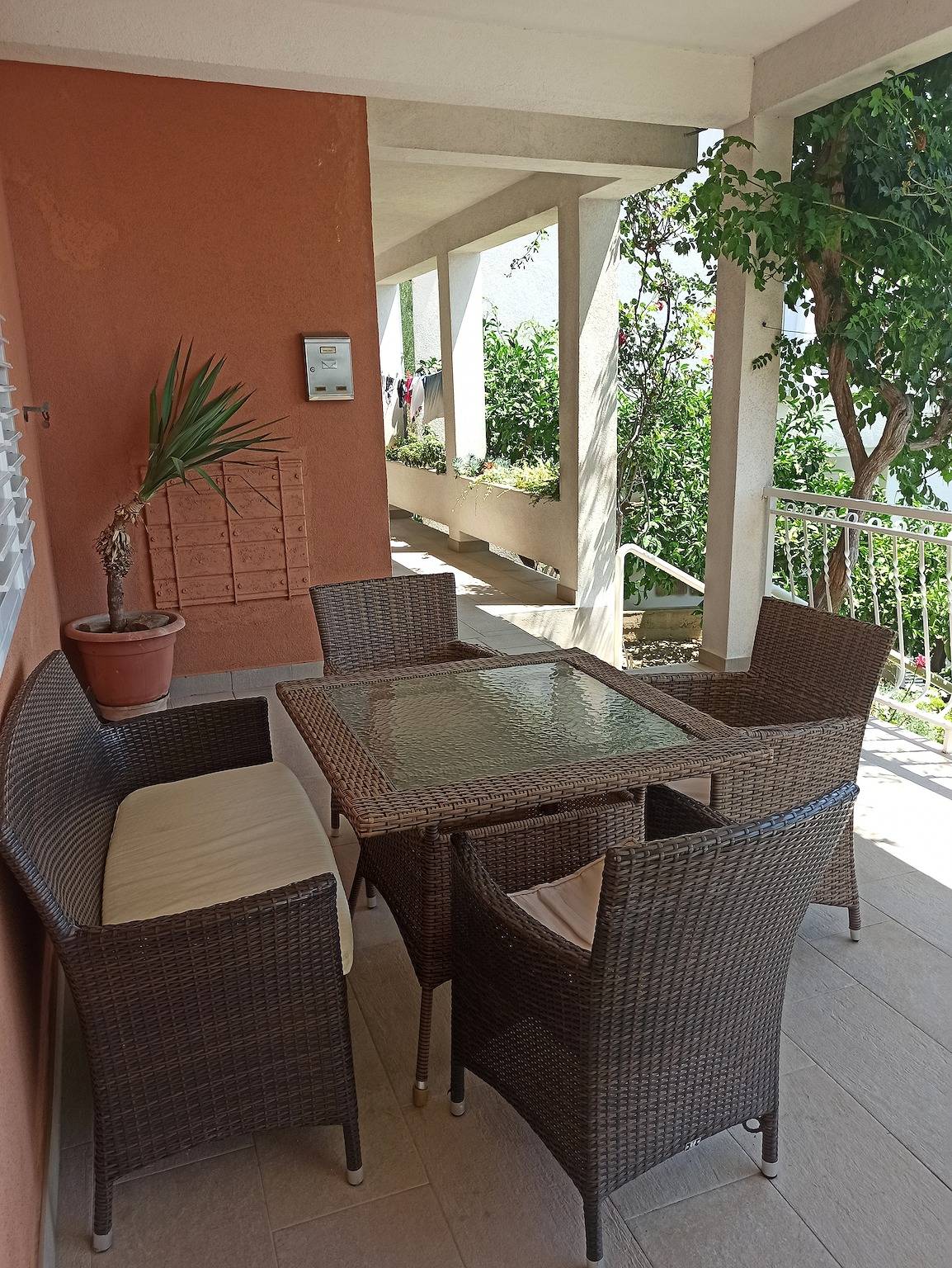 Cały apartament, Jednopokojowy apartament z tarasem i widokiem na morze Podgora, Makarska -a in Podgora, Riwiera Makarska